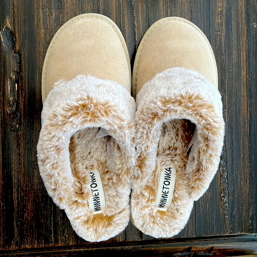 Minnetonka women’s slippers size 9.